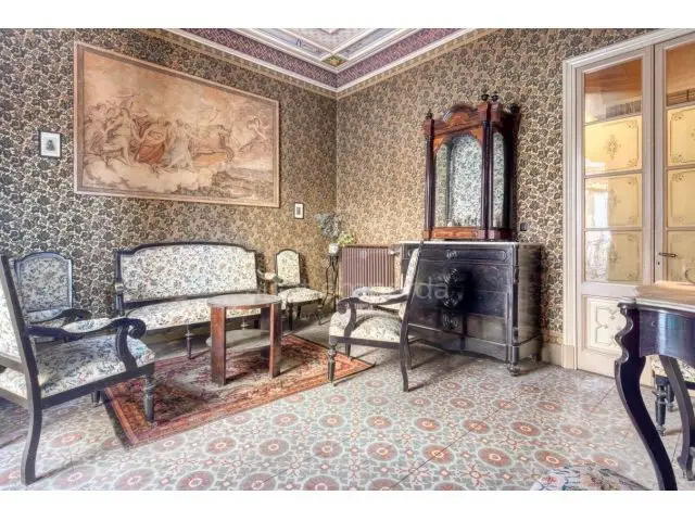 Edificio Histórico en Figueres Centro: Hotel o Apartamentos