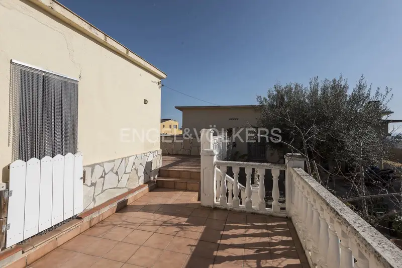 Chalet en Venta en Vilanova i la Geltrú con Piscina y Frontón