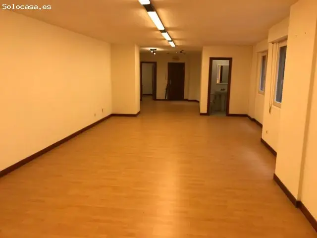 Oficina en Junto A Numancia: Diáfana, 2 Despachos y Baño