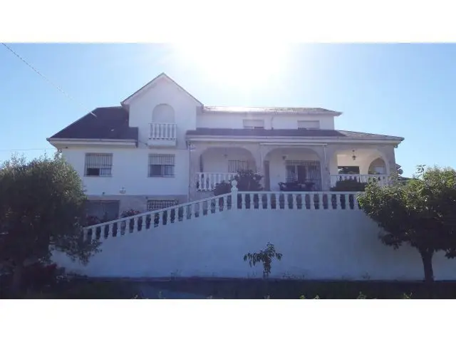 Casa en San Andres de Montejos con 7 Dormitorios y Bodega