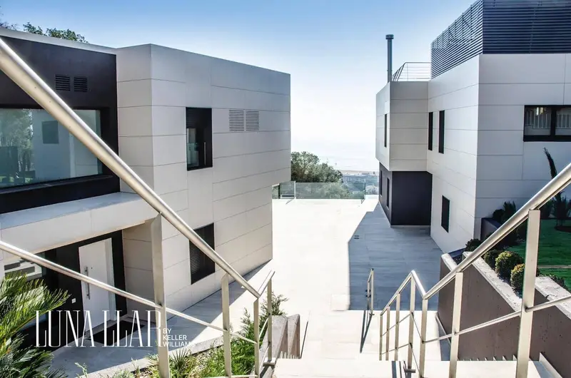 Chalet de Lujo en Castelldefels con Vistas al Mar