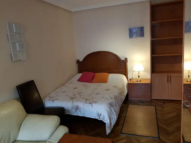 Habitación doble, con balcón, en un piso de 5 habitaciones