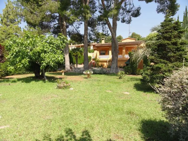 Villa en venta en Turis con piscina y garaje
