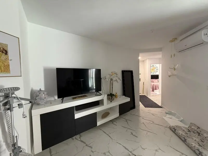 2 Cuarto Apartamento con Jacuzzi y Terraza Grande en Torrevieja