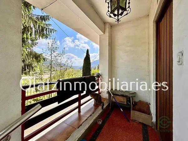 Casa en Balmaseda con 5 Dormitorios y Terraza Cerca del Centro