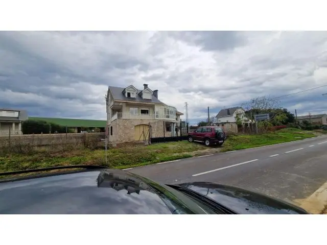 Chalet en Carracedelo con terreno