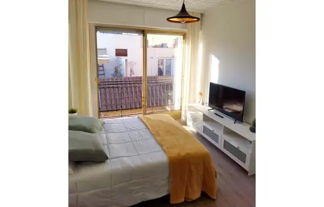 Habitaci	ón 100m	² Murcia Estancia M	nima 6 Noches