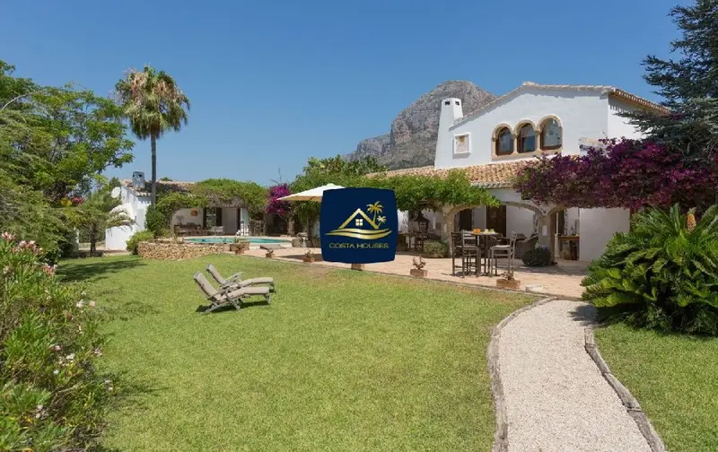 Finca de Lujo en Montgó Jávea con Casa de Invitados