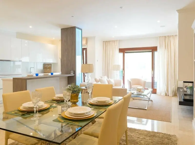 Apartamento Lujoso en Venta en Las Lomas del Rey Marbella