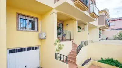 Casa Adosada en Armilla 4 Dormitorios 2 Baños Patio y Sótano