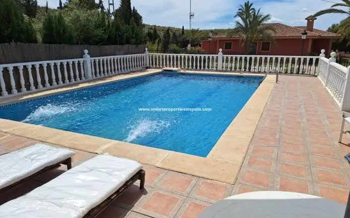 Villa 3 Dormitorios Piscina Privada Olivos Venta