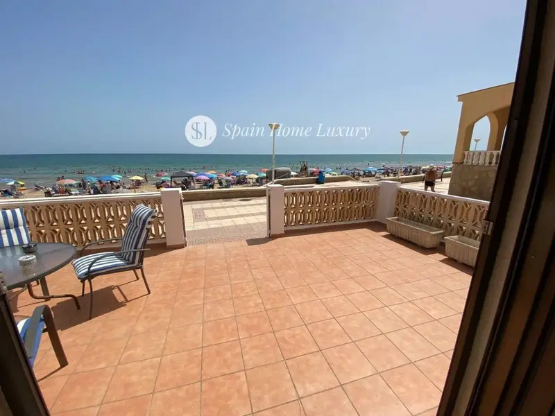 Chalet en primera linea de mar en Piles Valencia