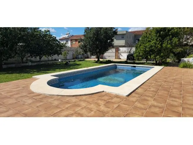 Villa en Guadacorte Los Barrios con Piscina y Jardin