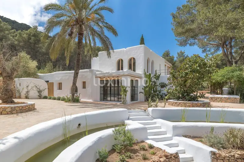 Finca de Lujo en Ibiza 5 Dormitorios 4 Banos Piscina Privada