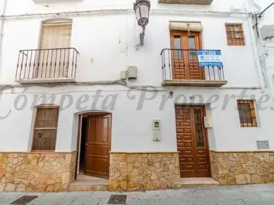 Casa de Pueblo en Cómpeta Seis Dormitorios Ideal Familias