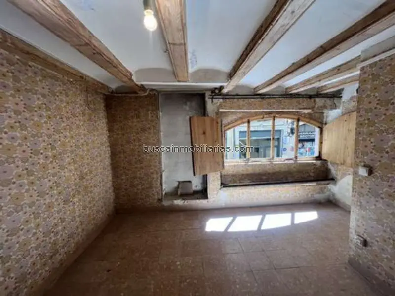 Local Comercial en Venta en Barcelona: Ideal para Negocio y Vivienda