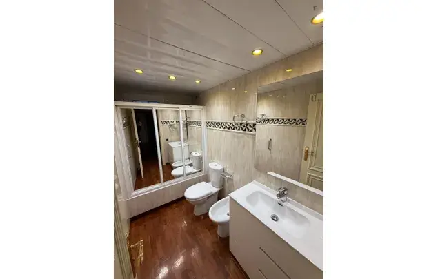 Apartamento 8 Dormitorios Barcelona Cerca Metro Collblanc