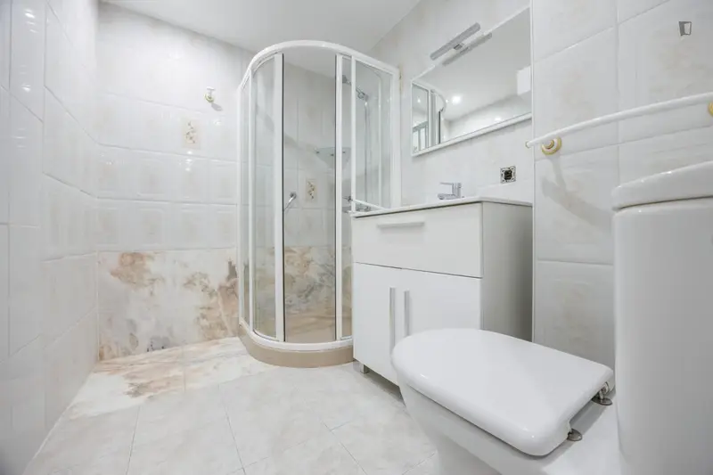 Habitaci3n Doble con Balc3n - Piso Compartido