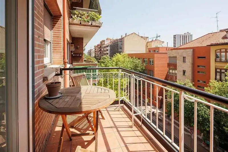 Piso en Venta Logroño: Espacioso y Reformado con Terraza