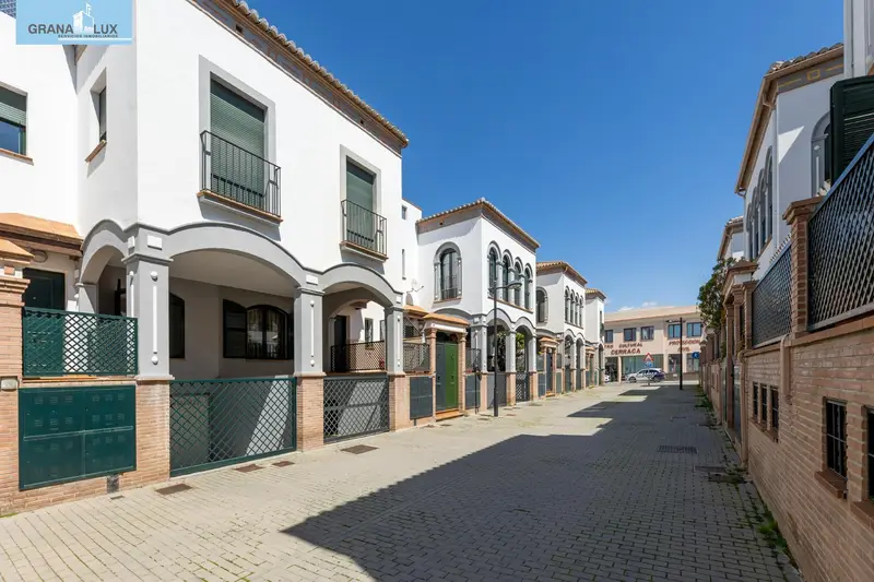 Venta Adosado 4 Dormitorios Armilla Junto CC Nevada