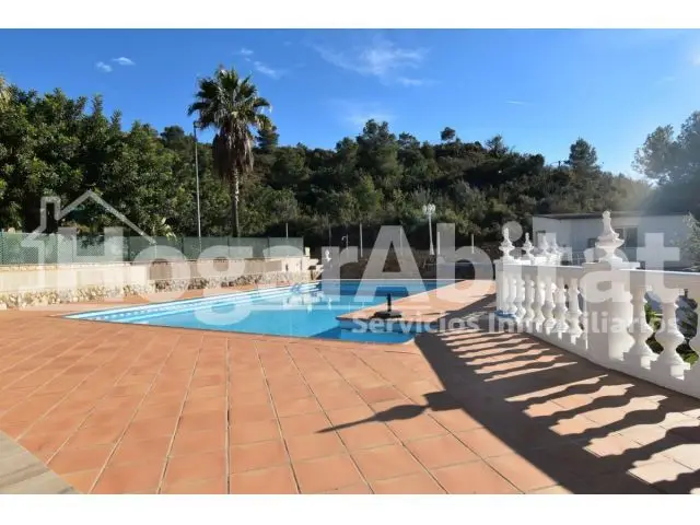 Chalet con Piscina Garaje y Gran Parcela en Pedralba