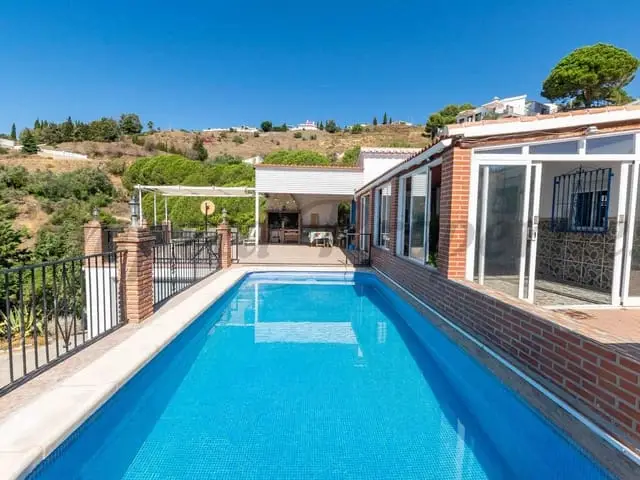 Villa en Venta en Cómpeta 3 Dormitorios Piscina y Garaje