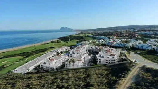 Adosado de Lujo en Alcaidesa con Jacuzzi y Vistas Panorámicas