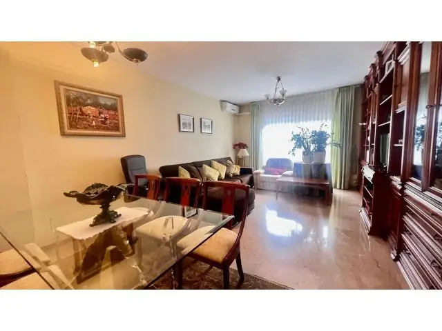 Dúplex en Venta en Badalona: Amplio y Luminoso