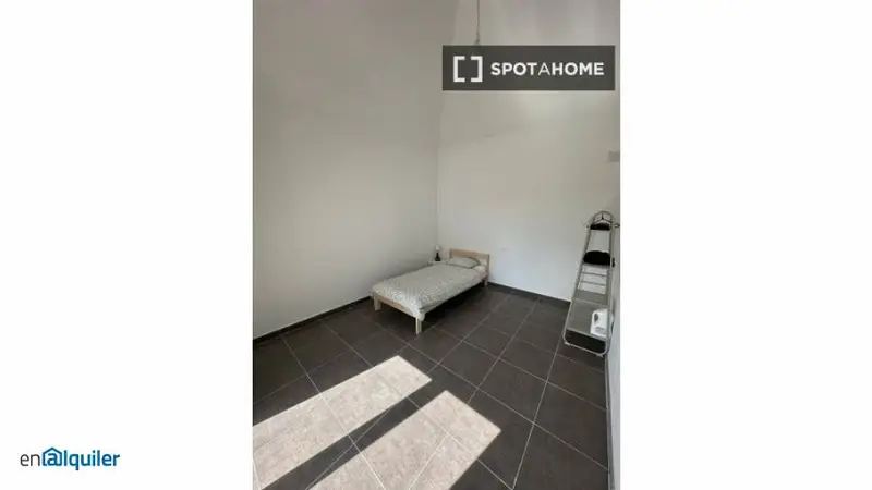 Habitación en piso compartido San Ildefonso Granada