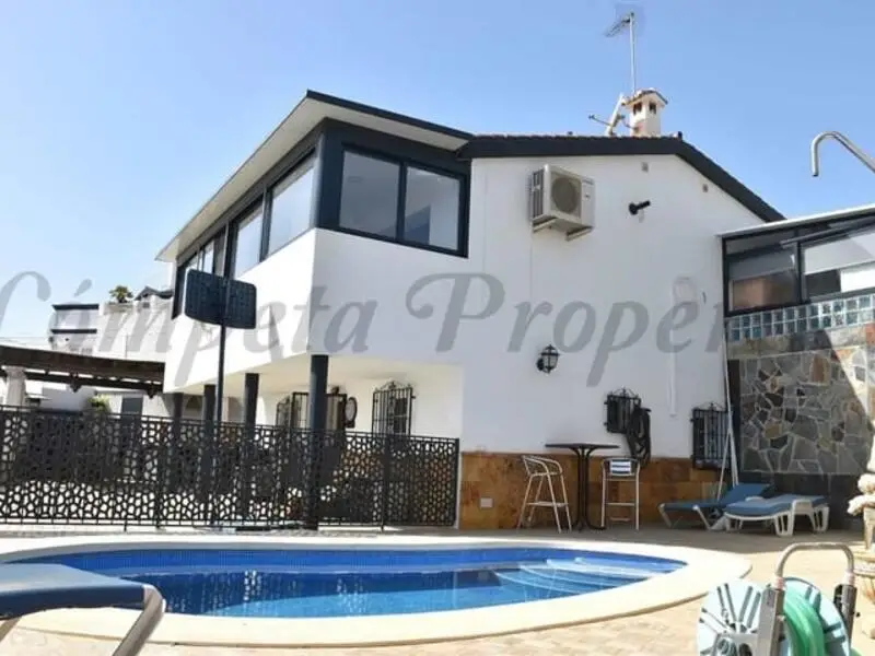 3 Dormitorios Adosado con Piscina y Vistas al Mar