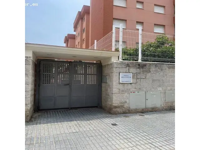 Piso en La Pineda cerca de la playa con piscina y parking