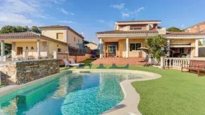 Chalet de Lujo en Venta Mas D'en Serra Els Cards con Piscina y Jardin