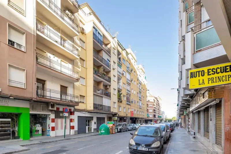 Piso en venta en Granada, cerca de Hipercor y Facultad de Ciencias