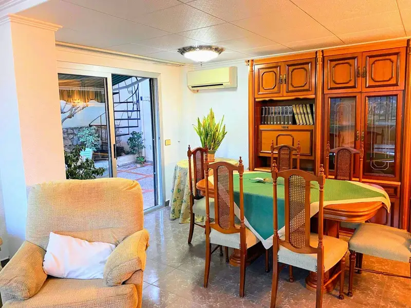 Chalet en venta en El Respirall Alzira con piscina y vistas a la montaña