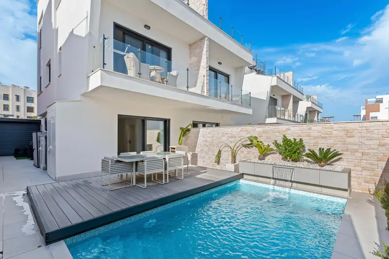 Chalets Adosados en Guardamar del Segura con Piscina y Terraza