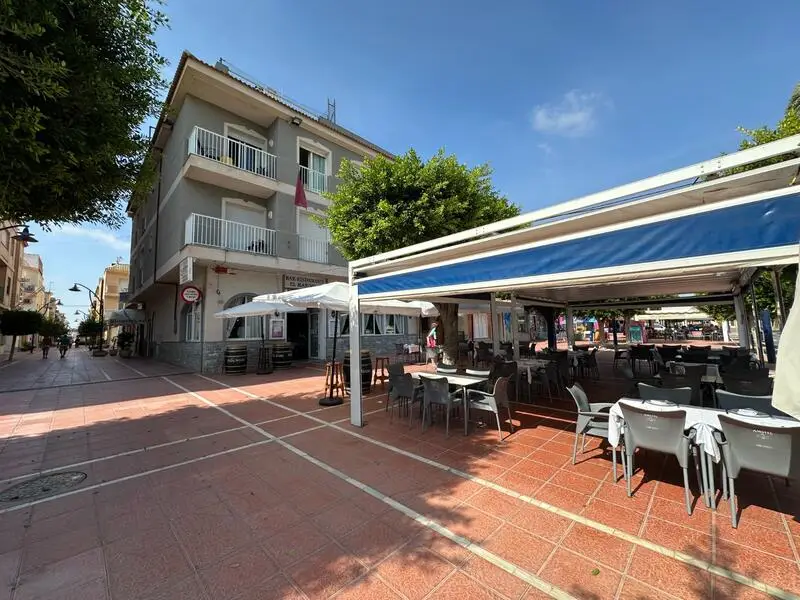 Hotel con Restaurante y Vistas al Mar en Santiago de la Ribera