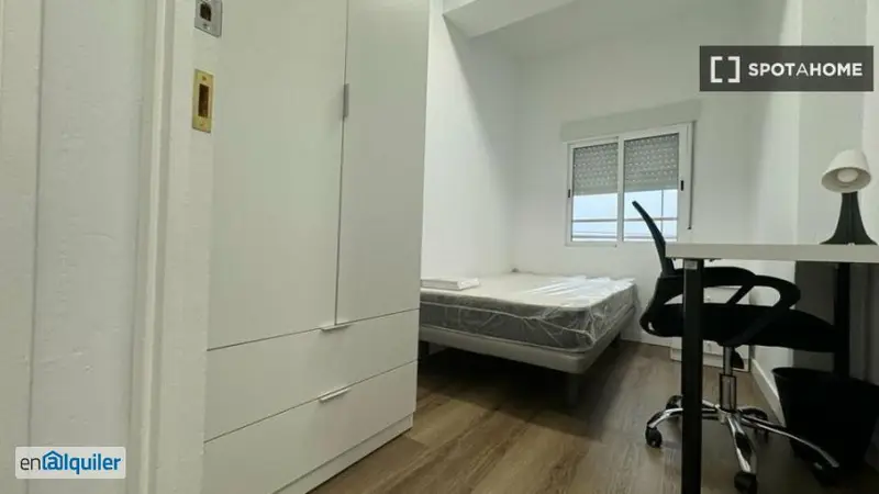 Se alquila habitación en piso compartido de 4 habitaciones en Cartagena, algunos gastos incluidos