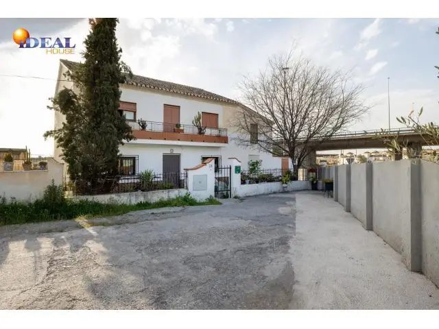 Casa Cortijo con Parcela Rústica de Riego - V5177J6