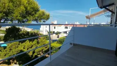 Apartamento Dúplex en Cala Blanca con Vistas al Mar