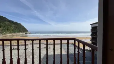 Piso en Zarautz primera linea de playa con garaje y trastero