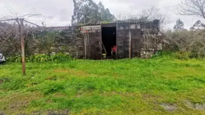 Chalet en venta para reformar en Rianxo con gran terreno