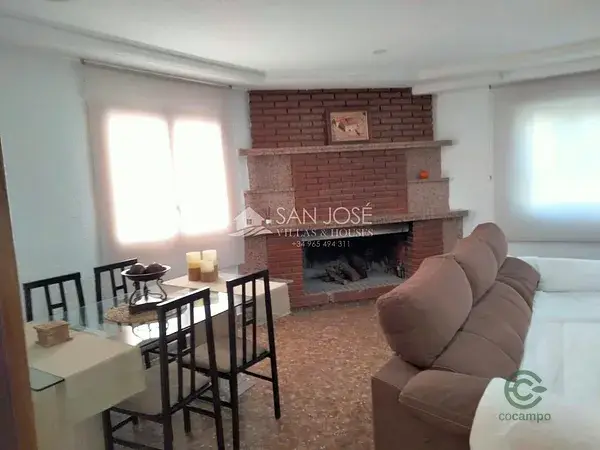 Casa Chalet en Elche con Piscina y Vistas a la Montaña