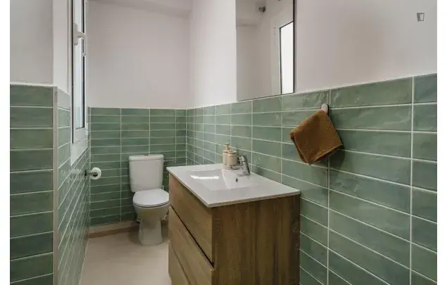 Alquiler piso 8 habitaciones Barcelona estudiantes jovenes