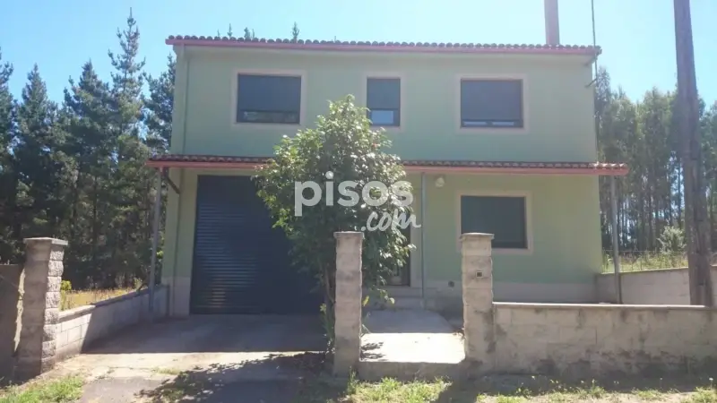Casa Unifamiliar en Arzúa 5 Dormitorios Garaje y Anexo