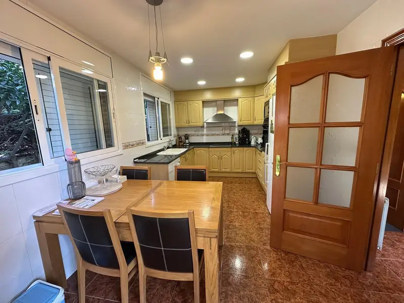 Casa en Pinemar con Jardin Piscina y Garaje para 3 Coches