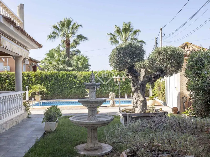 Chalet en venta 7 habitaciones 4 baños jardin piscina Valencia