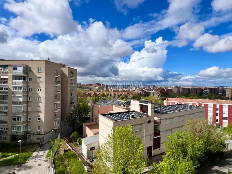 Piso en venta Moratalaz 2 dormitorios 2 terrazas cerca metro