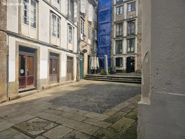 Local Comercial en Santiago de Compostela: Cafetería con Licencia Nocturna