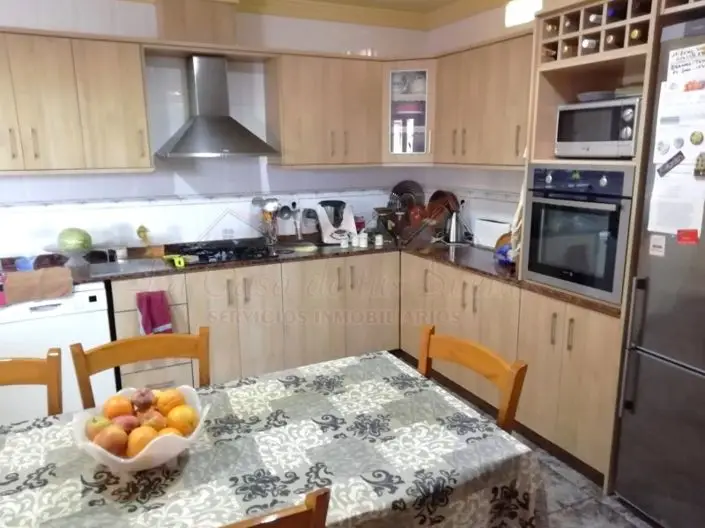 Casa en Caudete con 6 Dormitorios y Piscina