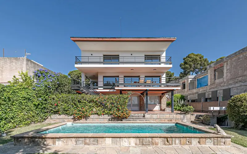 Chalet en Venta en Castelldefels 7 Dormitorios Jardin Piscina